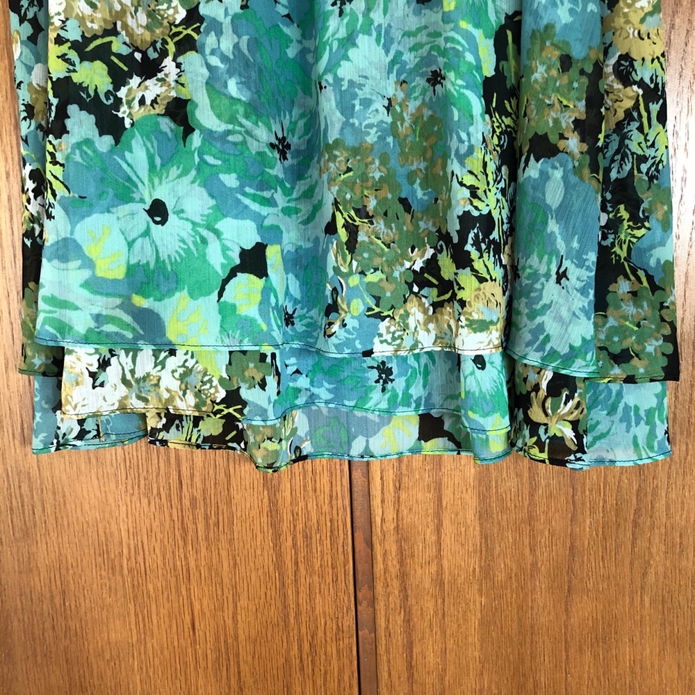 ARITZIA LITTLE MOON Smocked Floral Tank, Green,‎ M - Picture 5 of 8